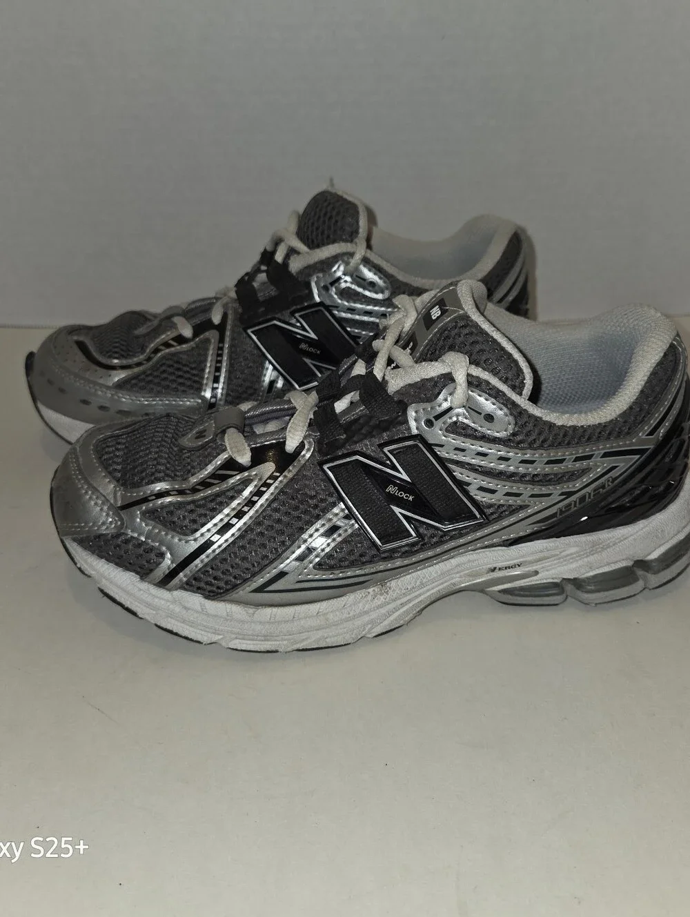 New Balance 1906R Sneakers/Black & Gray/Pre-School Boy Size 4W
